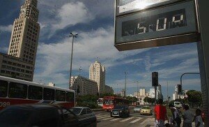 Thermometer reads 50 degrees C in Rio 26 Dec 2012